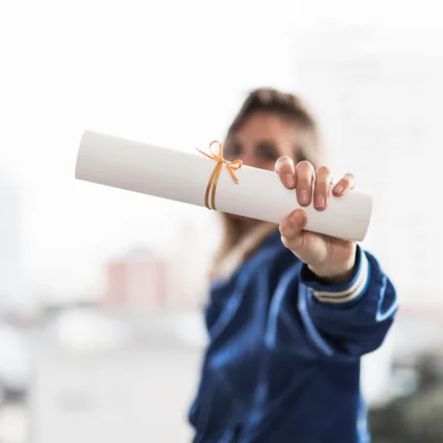 Incentivo aos estudos: ACBEU realiza formatura com premiação de bolsas para cursos avançados 