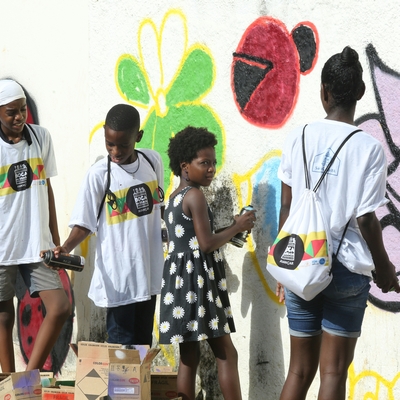 MAIS COR, POR FAVOR!