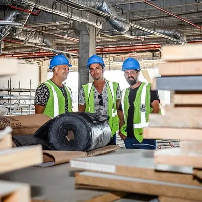 AEROPORTO DE SALVADOR TRANSFORMA TAPUMES DE OBRA EM EXPOSIÇÃO DE ARTE