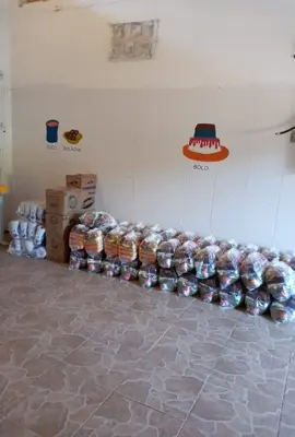 CLN doa cestas básicas para creche comunitária de Vila de Abrantes 
