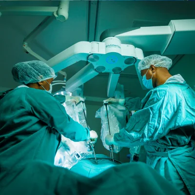 Março Azul Marinho: câncer colorretal, o terceiro mais comum no Brasil, pode ser tratado com cirurgia robótica